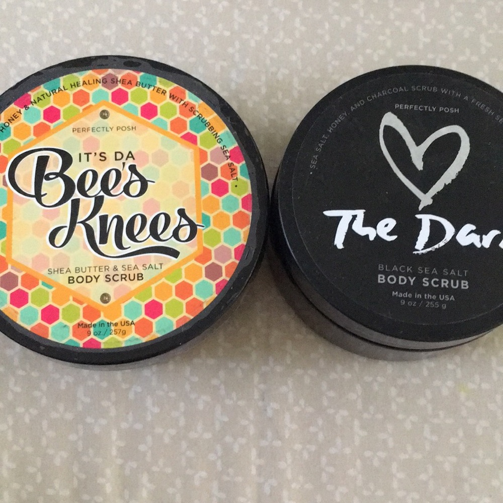Perfectly Posh The Dark & Bees Knees scrub